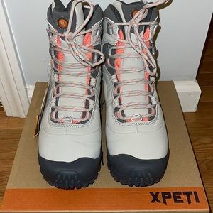 Xperia Boots, Size 7, NWT.